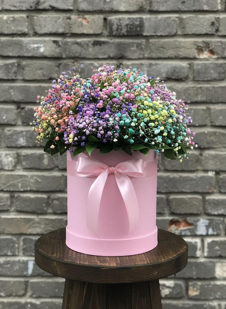 Цветочная композиция из Гипсофила и Розы в шляпной коробке в Дмитровске