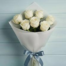Букет 7 Белых роз Эдлесс Лав в Дмитровске