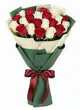 Букет Микс из красных и белых роз в Дмитровске