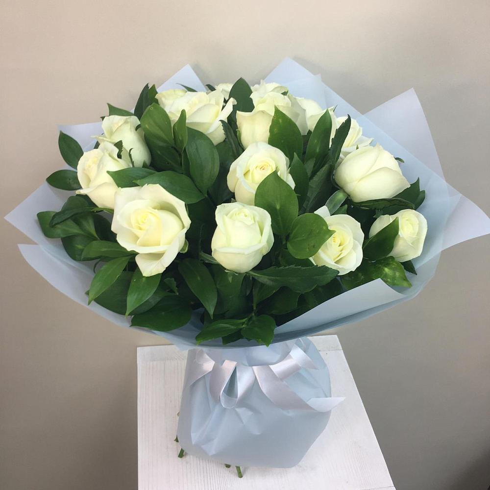 Букет 15 Белых роз Проуд в Дмитровске