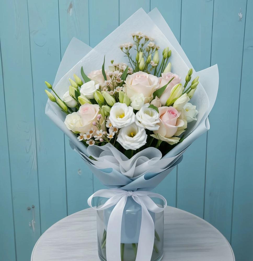 Букет цветов из: Розы и Лизиантусы в Дмитровске