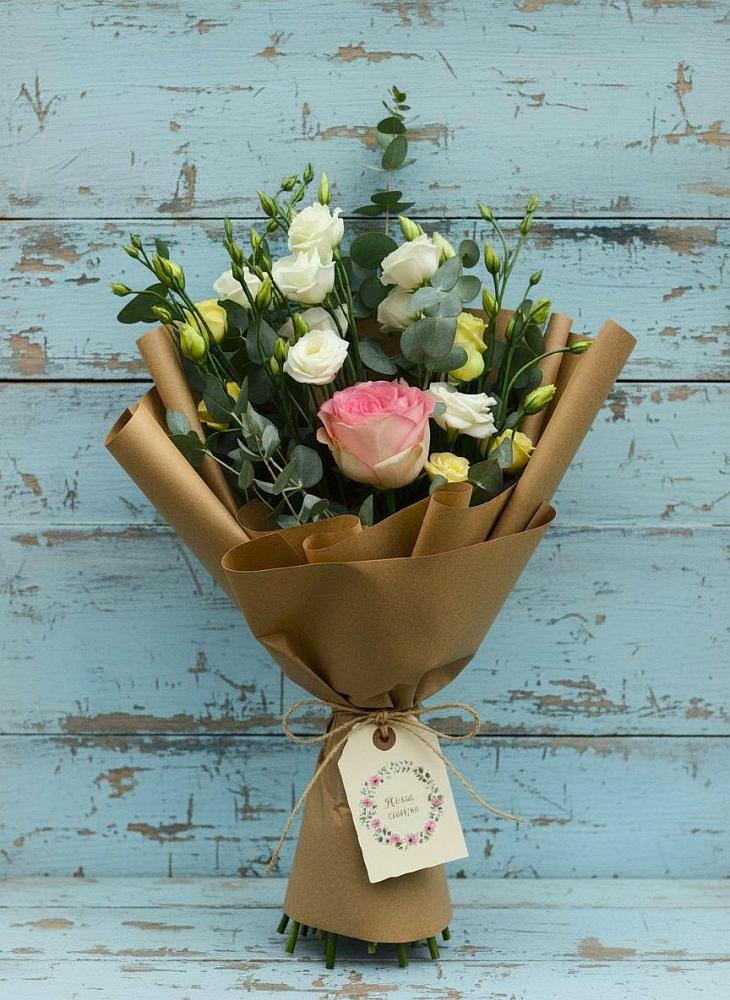 Букет цветов из: Розы и Лизиантусы в Дмитровске