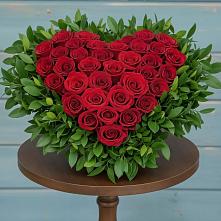 Цветочная композиция из Розы в виде сердца в Дмитровске