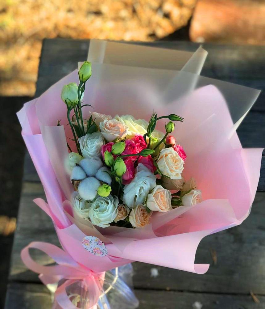 Букет цветов из: Розы и Лизиантусы в Дмитровске