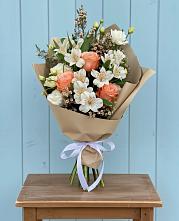Букет цветов из:  Альстромерии, Лизиантусы, Розы и Хризантемы в Дмитровске