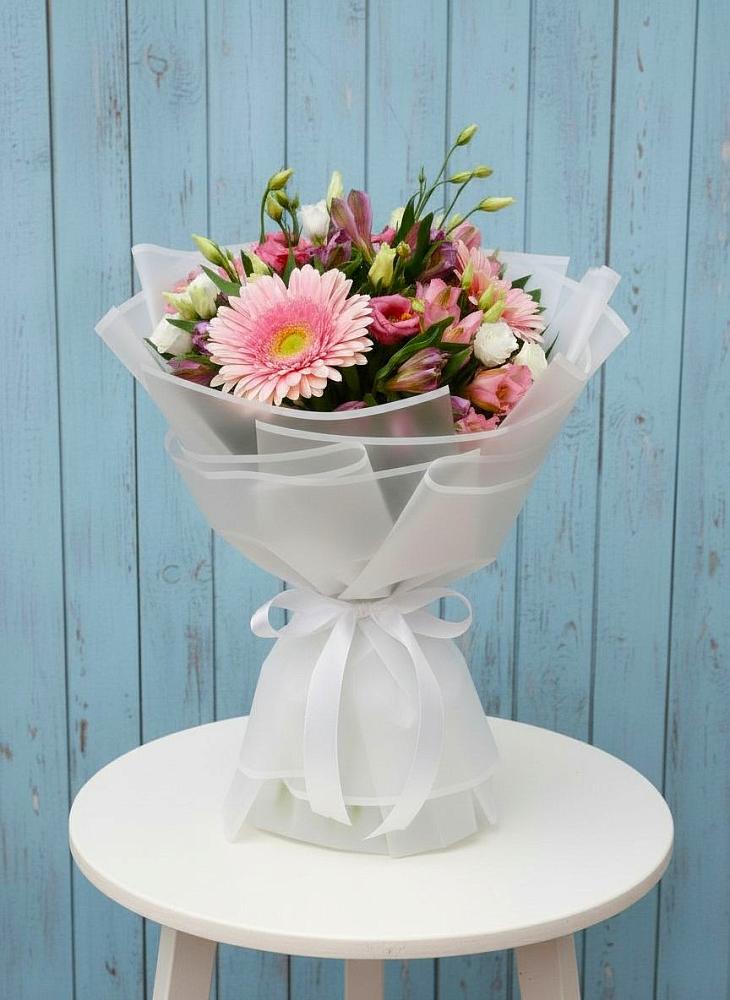 Букет цветов из: Герберы, Альстромерии и Лизиантусы в Дмитровске