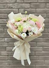 Букет цветов из:  Гвоздики, Розы, Лизиантусы и Хризантемы в Дмитровске