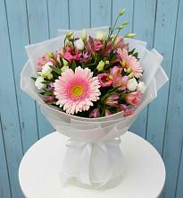 Букет цветов из:  Герберы, Альстромерии и Лизиантусы в Дмитровске