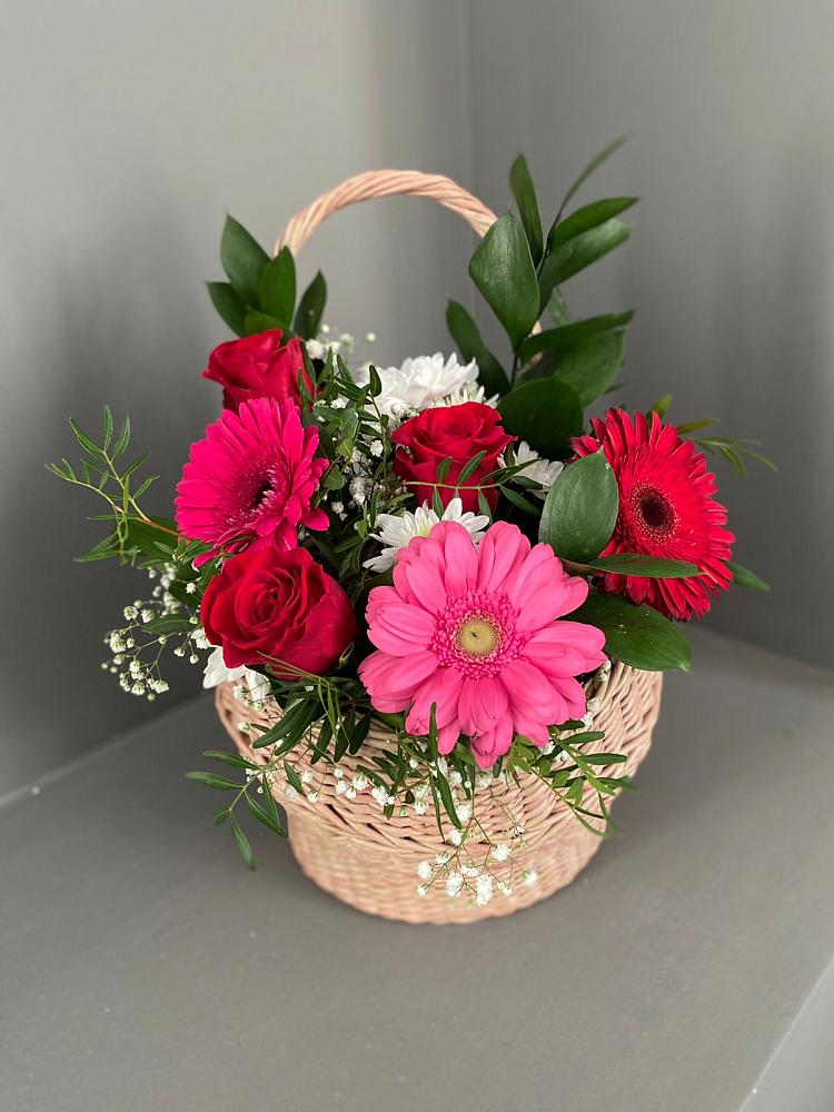 Цветочная композиция из Розы, Хризантемы и Герберы в корзине в Дмитровске