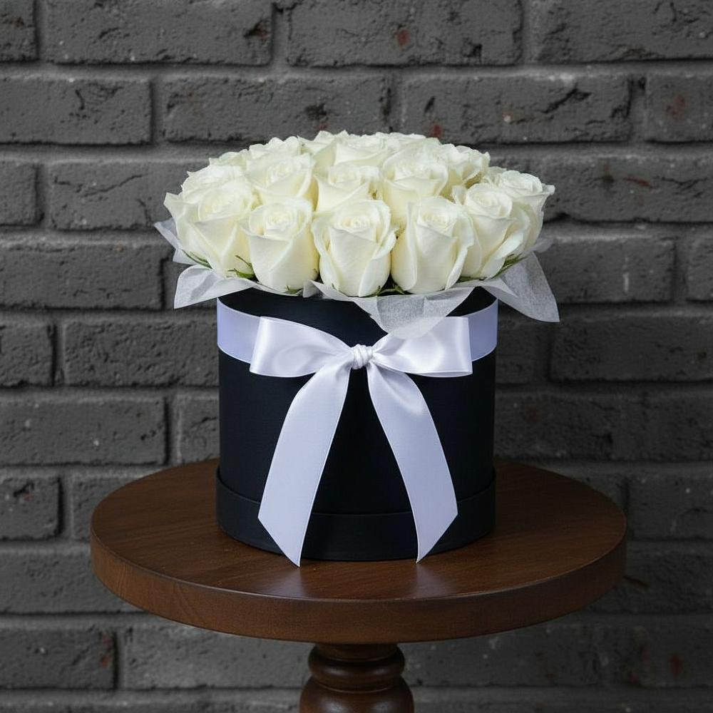 Цветочная композиция из Розы в шляпной коробке в Дмитровске