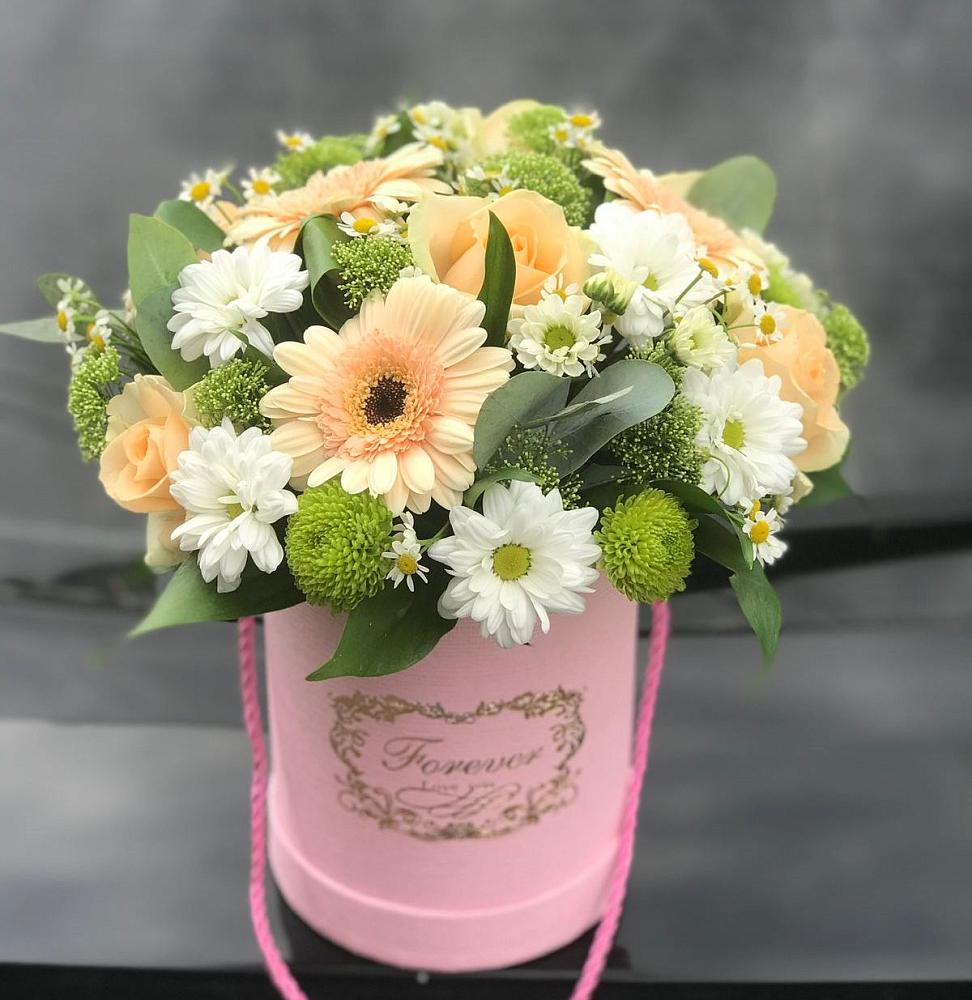 Цветочная композиция из Розы, Герберы и Хризантемы в шляпной коробке в Дмитровске