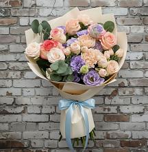Букет цветов из:  Розы, Лизиантусы и Гвоздики в Дмитровске