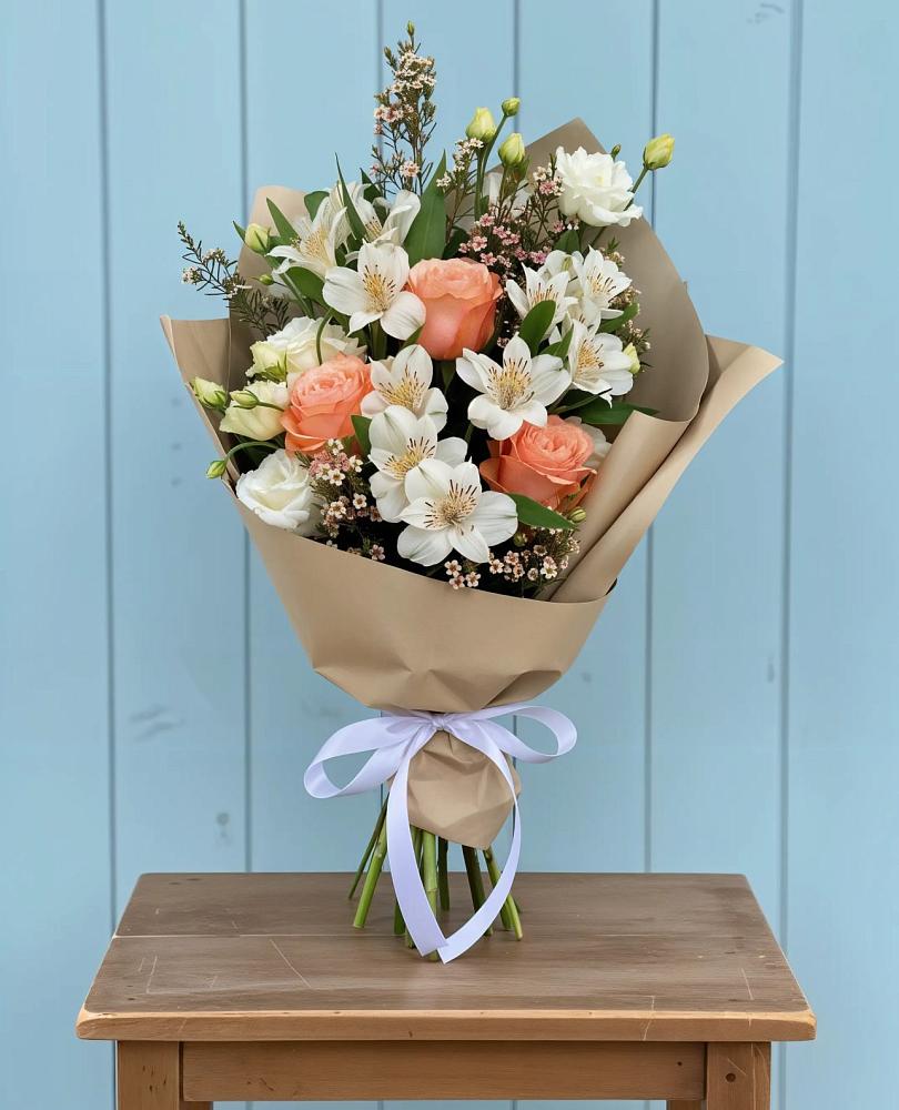 Букет цветов из: Альстромерии, Лизиантусы, Розы и Хризантемы в Дмитровске