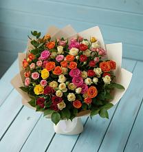 Букет Микс из разноцветных кустовых роз в Дмитровске