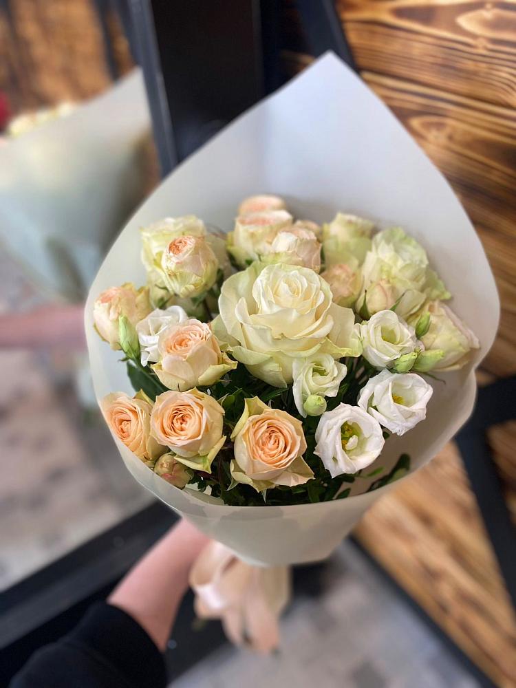 Букет цветов из: Розы и Лизиантусы в Дмитровске