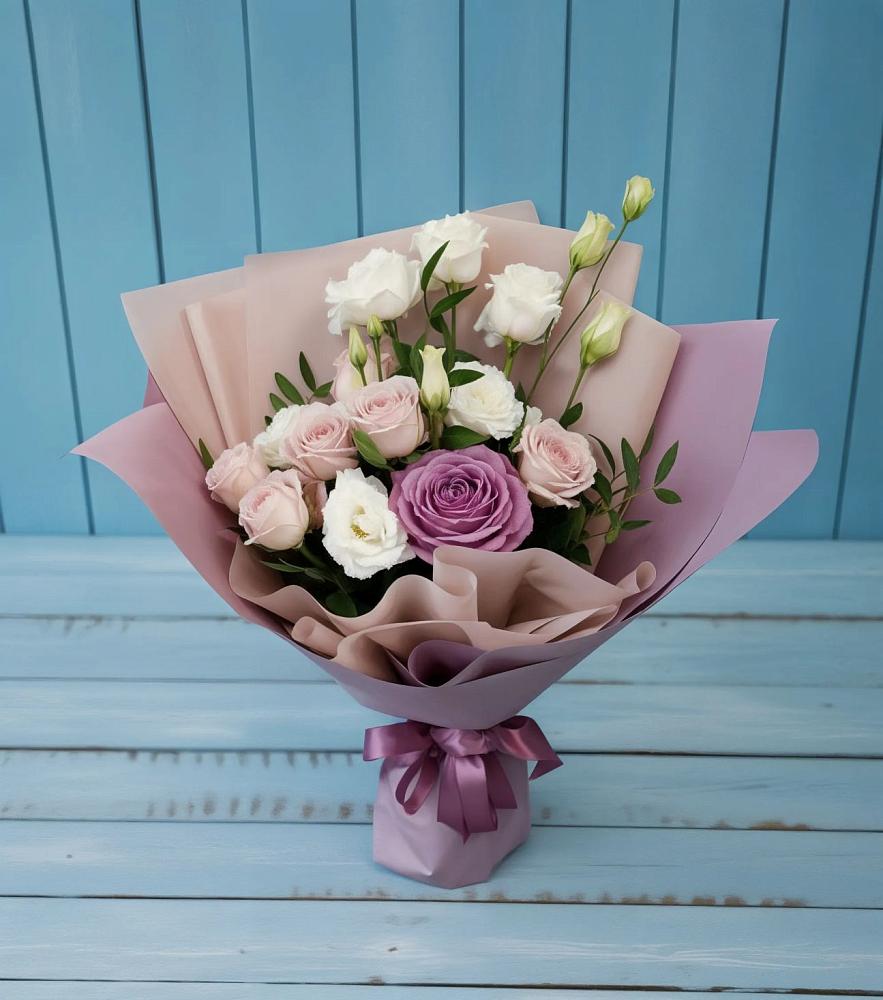 Букет цветов из: Розы и Лизиантусы в Дмитровске